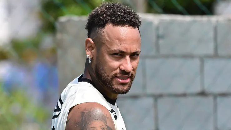 Neymar durante treinamento do Santos.