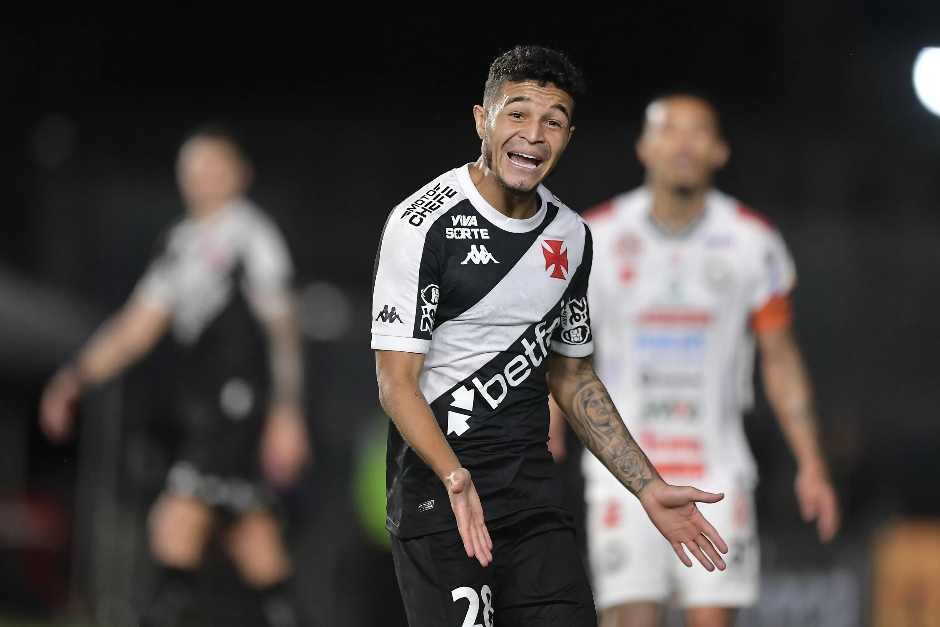 Adson jogador do Vasco durante partida contra o Operario no estadio Sao Januario pelo campeonato Copa Do Brasil 2025. Foto: Thiago Ribeiro/AGIF