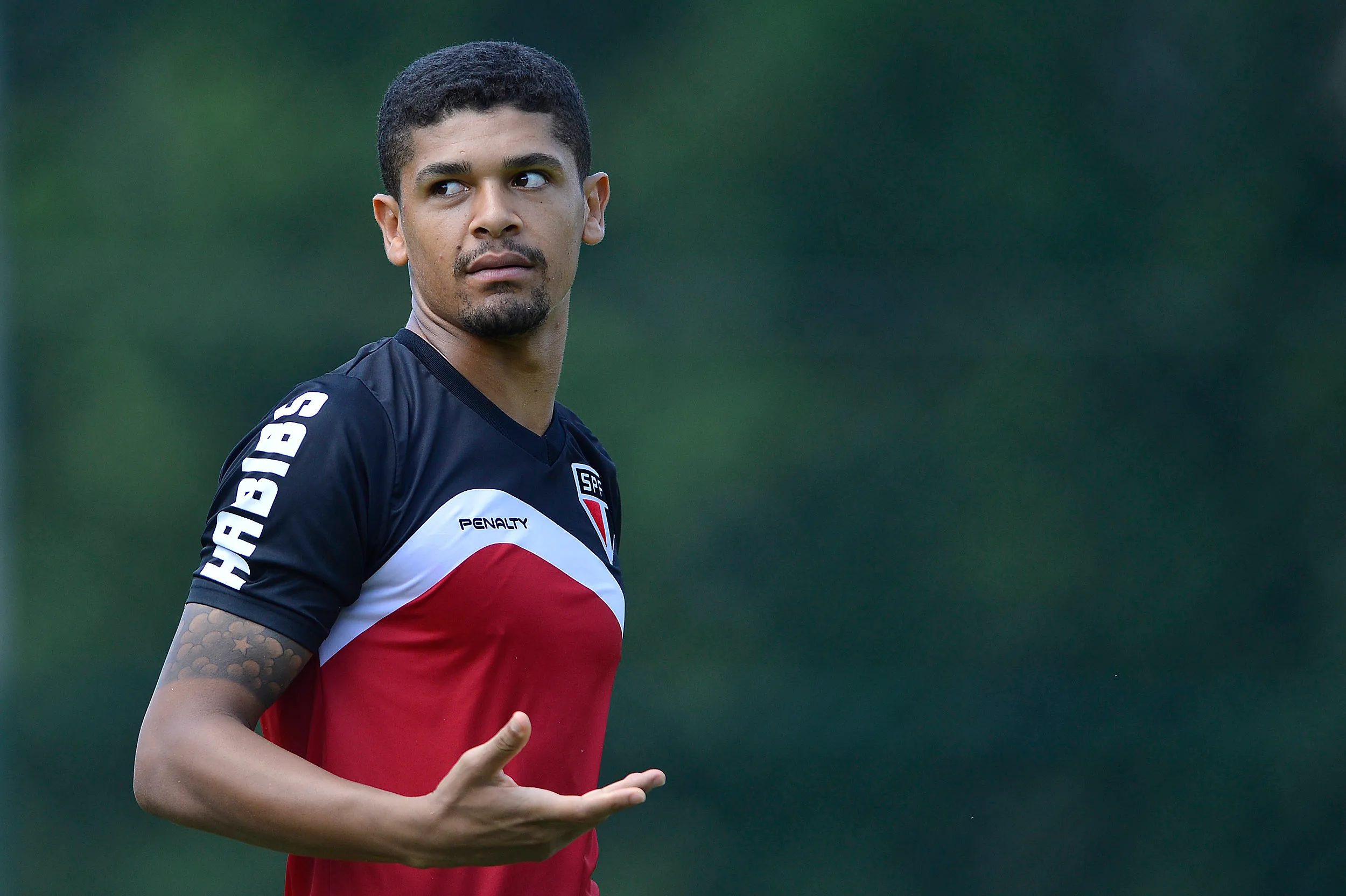 Denílson durante treino do São Paulo no CT da Barra Funda em 2015. Foto: Mauro Horita/AGIF