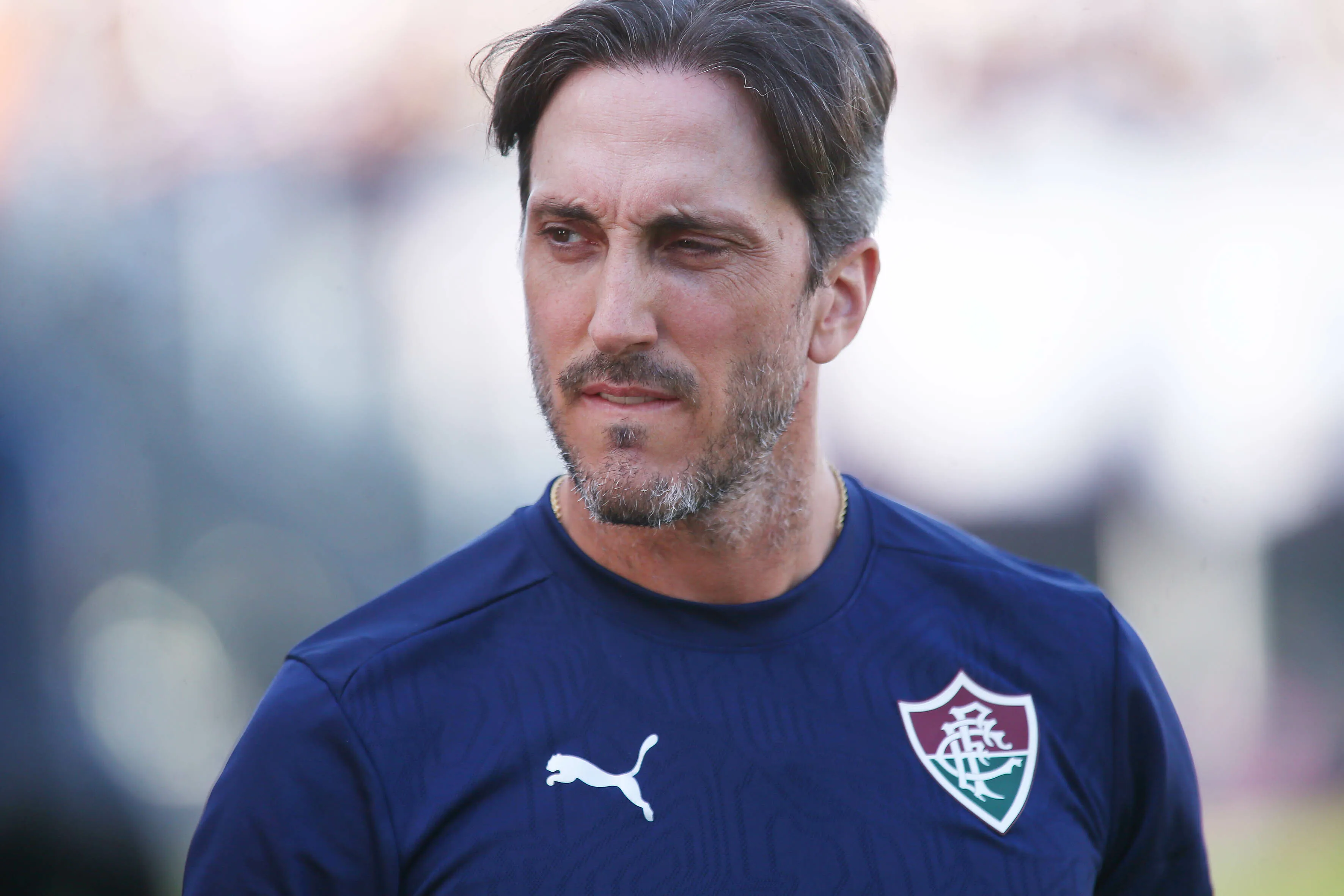 Luis Zubeldia tecnico do Fluminense durante partida contra o Santos no estadio Vila Belmiro pelo campeonato Brasileiro A 2026. Foto: Mauricio De Souza/AGIF