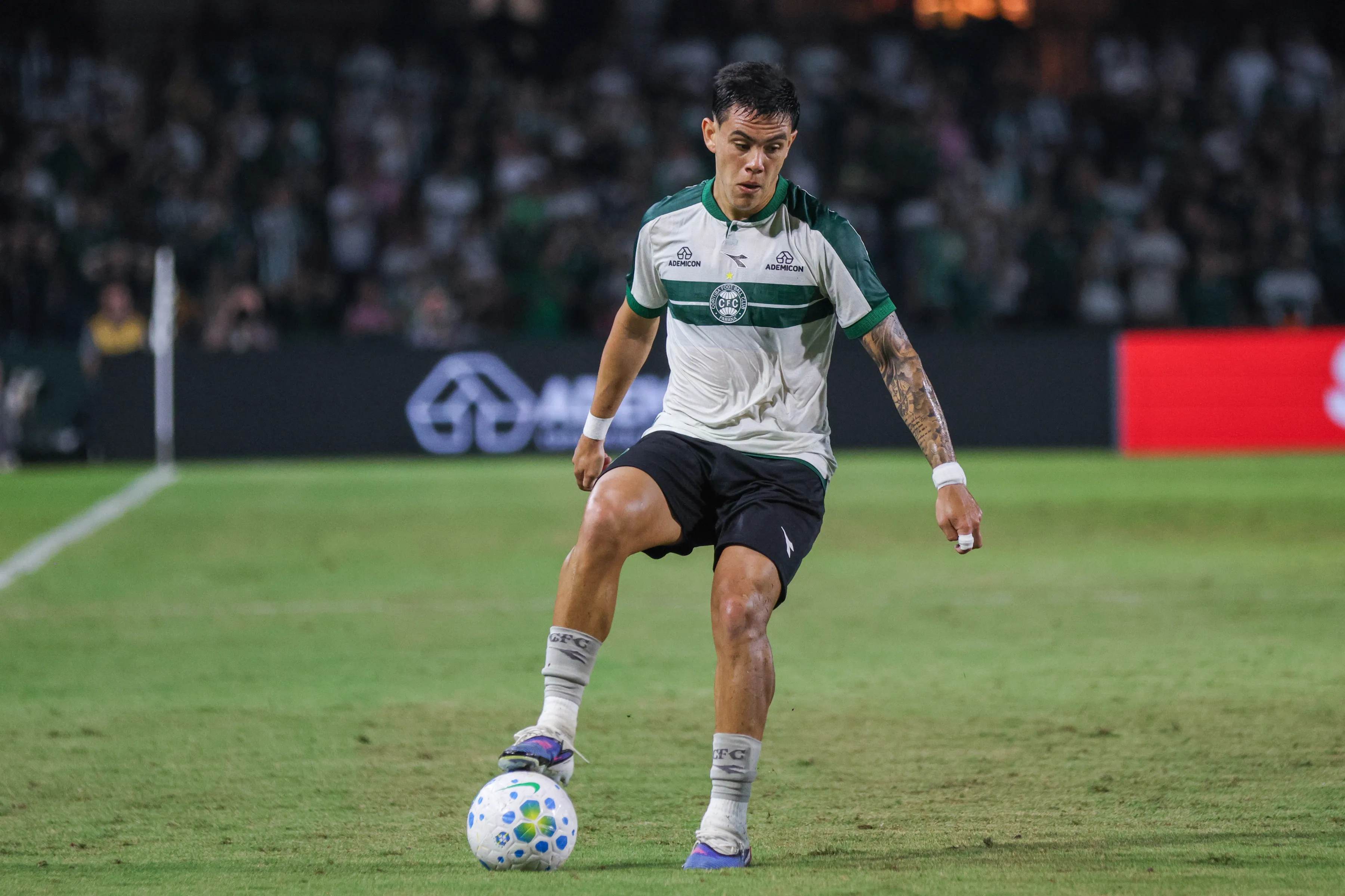 JP Chermont atuando no Coritiba – Foto: Robson Mafra/AGIF