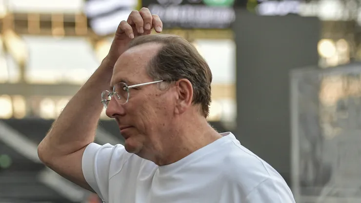 John Textor CEO do Botafogo durante aquecimento antes da partida contra o Chapecoense no estadio Engenhao pelo campeonato Copa Do Brasil 2026. Foto: Thiago Ribeiro/AGIF