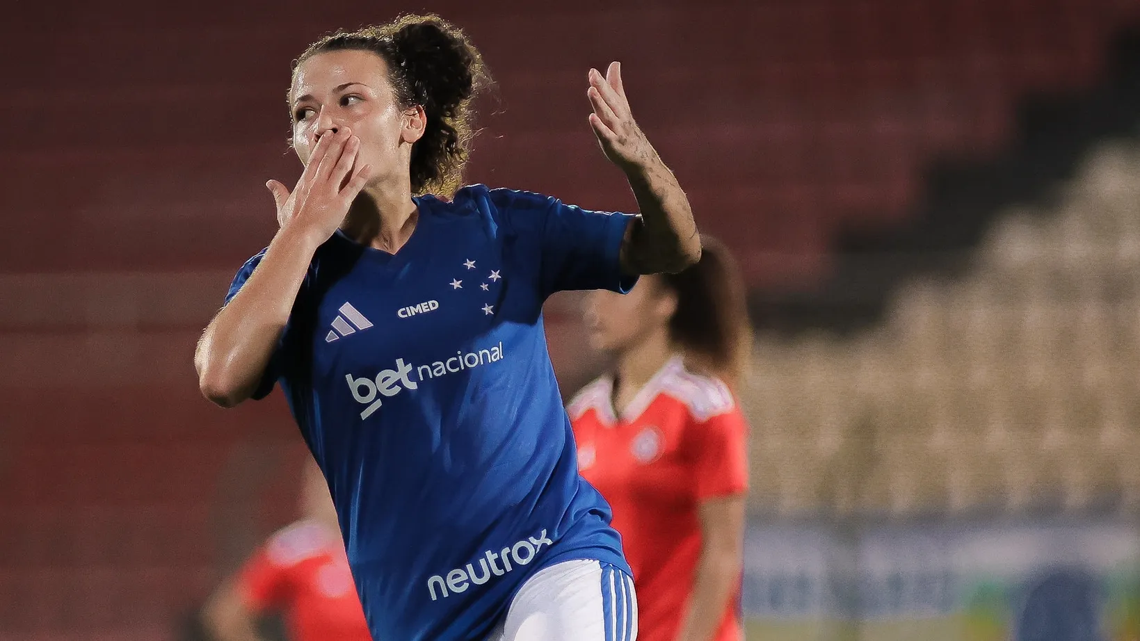 Rafa Levis comemorando o gol do Cruzeiro contra o Internacional - Foto: Gustavo Martins/Cruzeiro