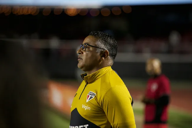 Rogér Machado técnico do São Paulo durante partida contra o Juventude no estádio Morumbi pelo campeonato Copa Do Brasil 2026. Foto: Luan Ryder/RP FOTOPRESS/AGIF
