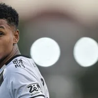 Torcida do Vasco critica atuação de Matheus França