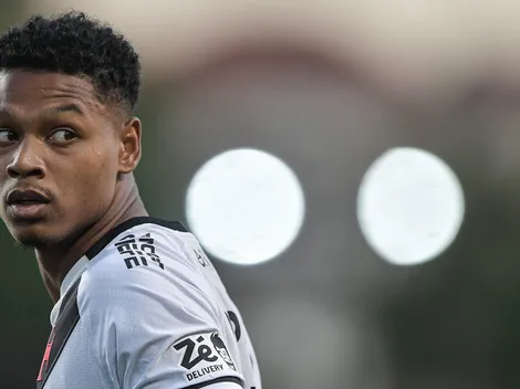 Torcida do Vasco critica atuação de Matheus França