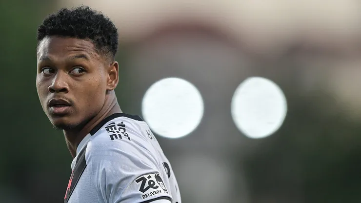 Torcida do Vasco pede saída de Matheus França