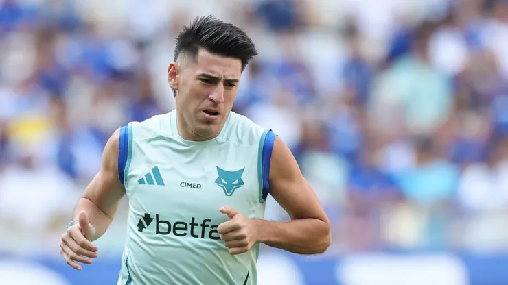 Lucas Villalba jogador do Cruzeiro durante aquecimento antes da partida contra o Juventude no estadio Mineirao pelo campeonato Brasileiro A 2025.