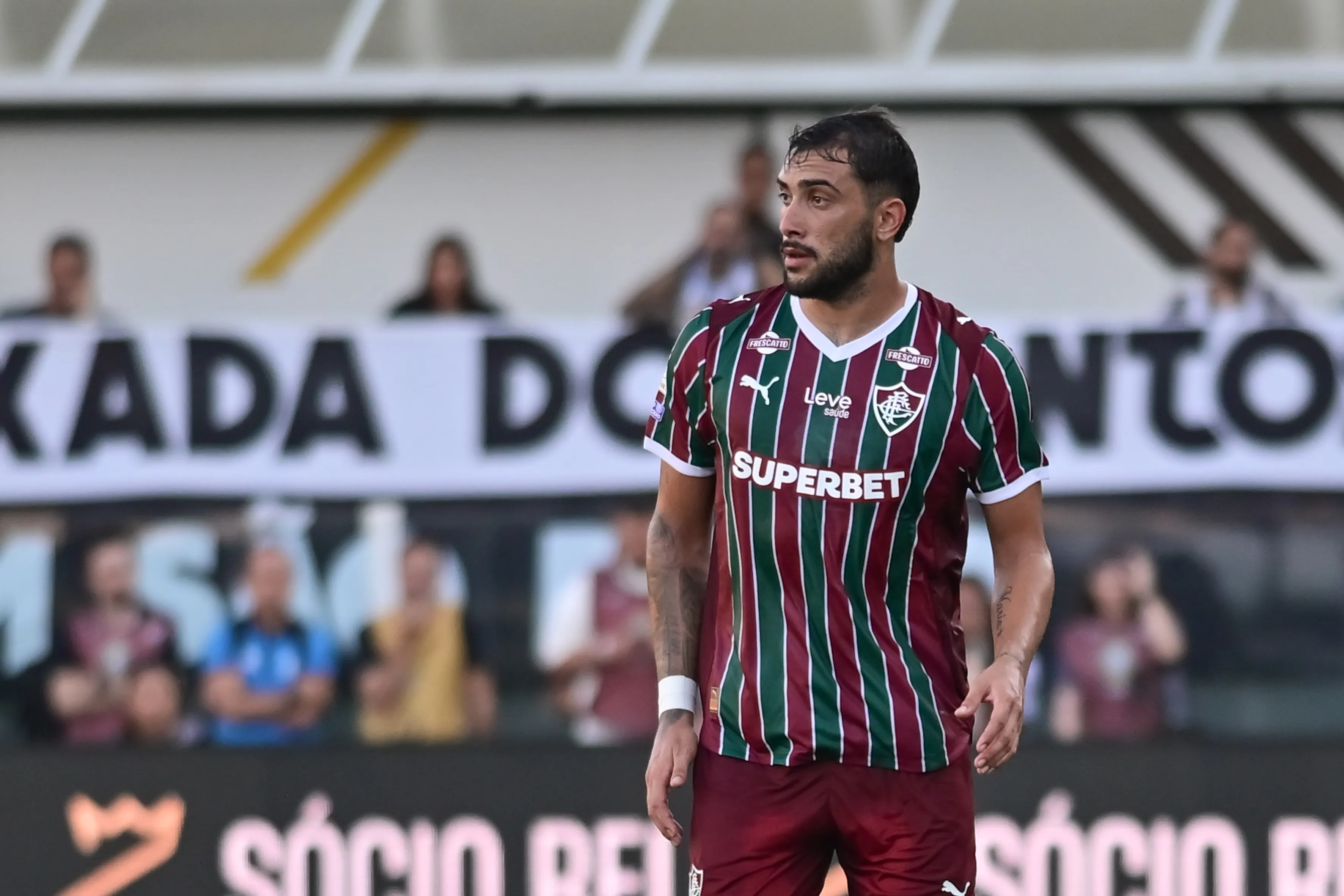 Freytes jogador do Fluminense durante partida contra o Santos no estadio Vila Belmiro pelo campeonato Brasileiro A 2026. Foto: Jota Erre/AGIF