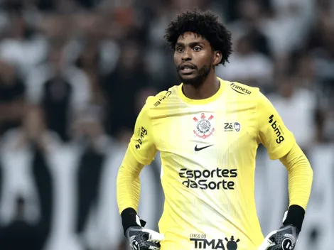 Hugo Souza continua com dores e vira dúvida contra o Vasco