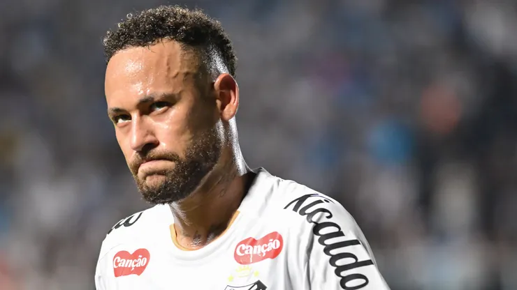 Neymar em campo pelo Santos. Foto: Jota Erre/AGIF