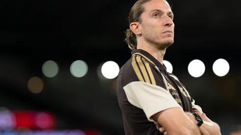 Filipe Luís pode virar opção no Chelsea após demissão de técnico inglês