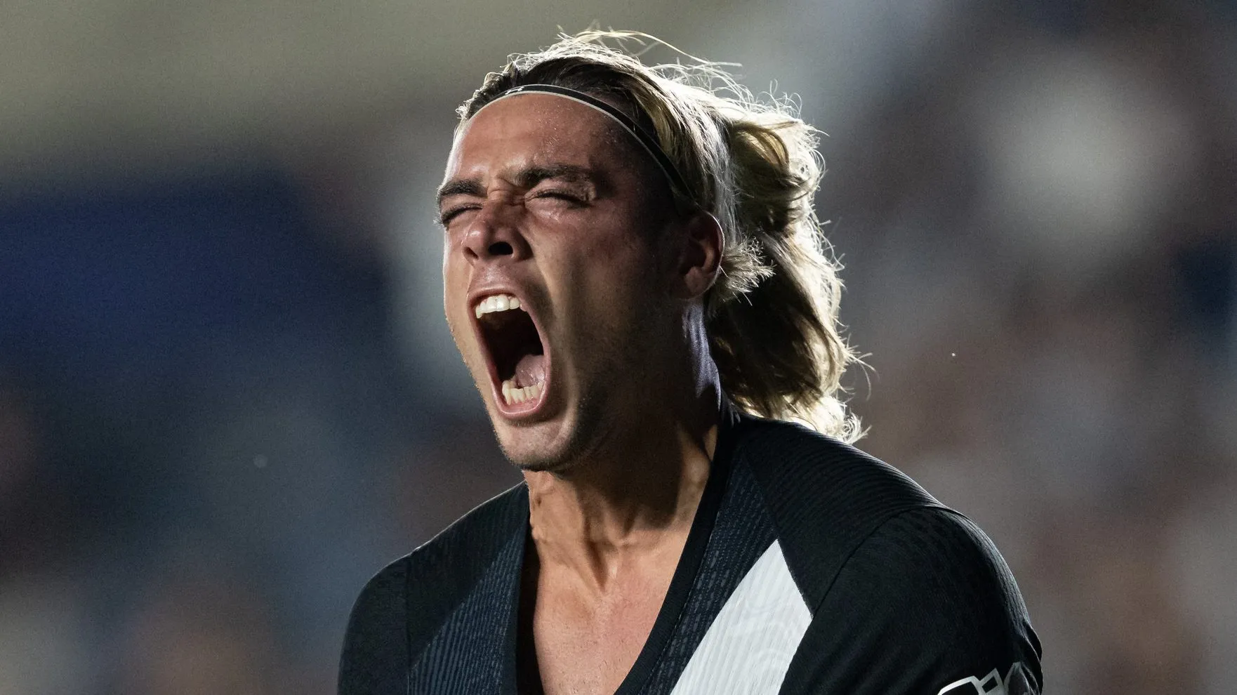 Spinelli comemorando gol pelo Vasco. Foto: Jorge Rodrigues/AGIF