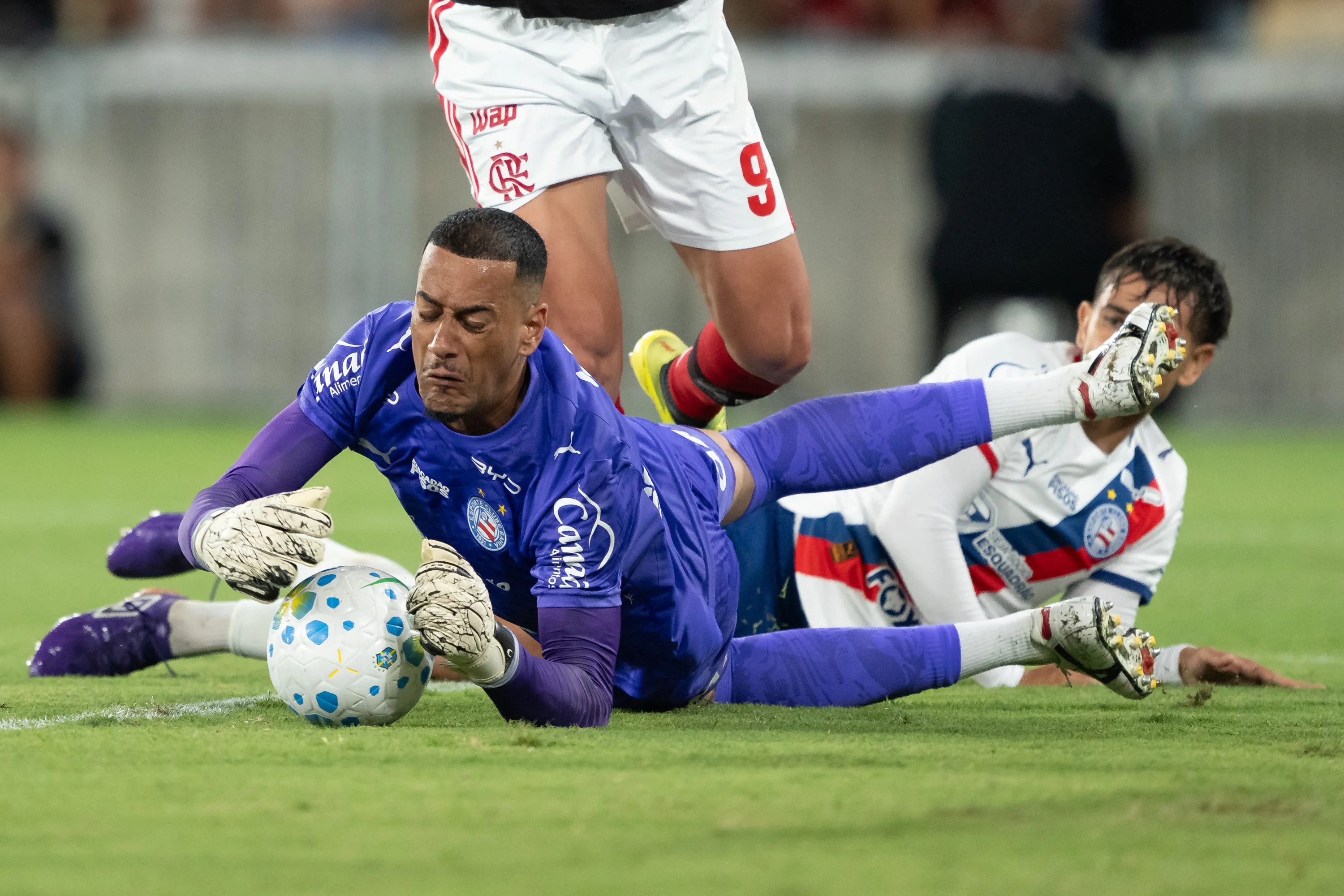 RJ – RIO DE JANEIRO – 19/04/2026 – BRASILEIRO A 2026, FLAMENGO X BAHIA – Leo Vieira goleiro do Bahia durante partida contra o Flamengo no estadio Maracana pelo campeonato Brasileiro A 2026. Foto: Jorge Rodrigues/AGIF