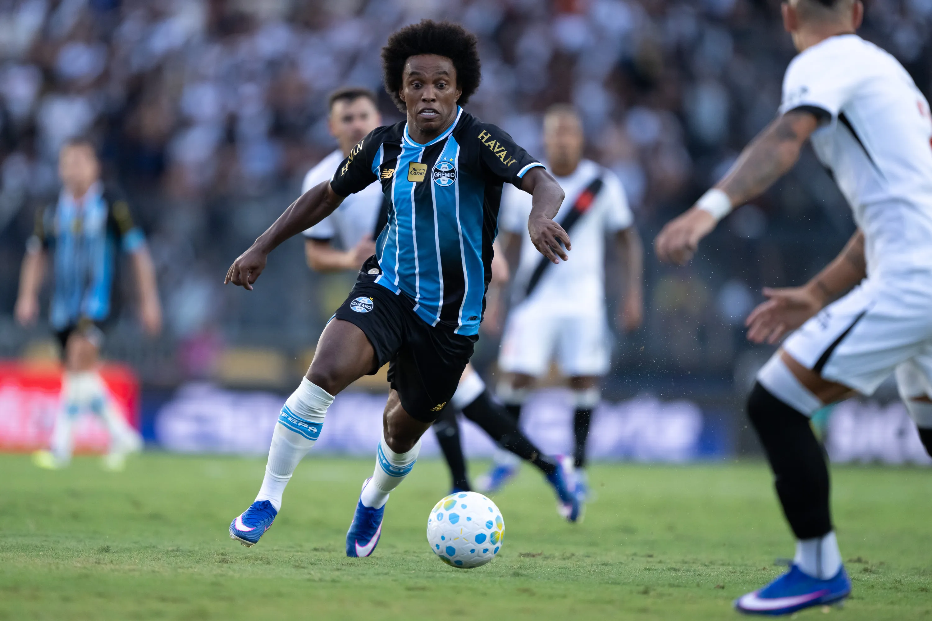 Willian jogador do Gremio durante partida contra o Vasco no estadio Sao Januario pelo campeonato Brasileiro A 2026. Foto: Jorge Rodrigues/AGIF