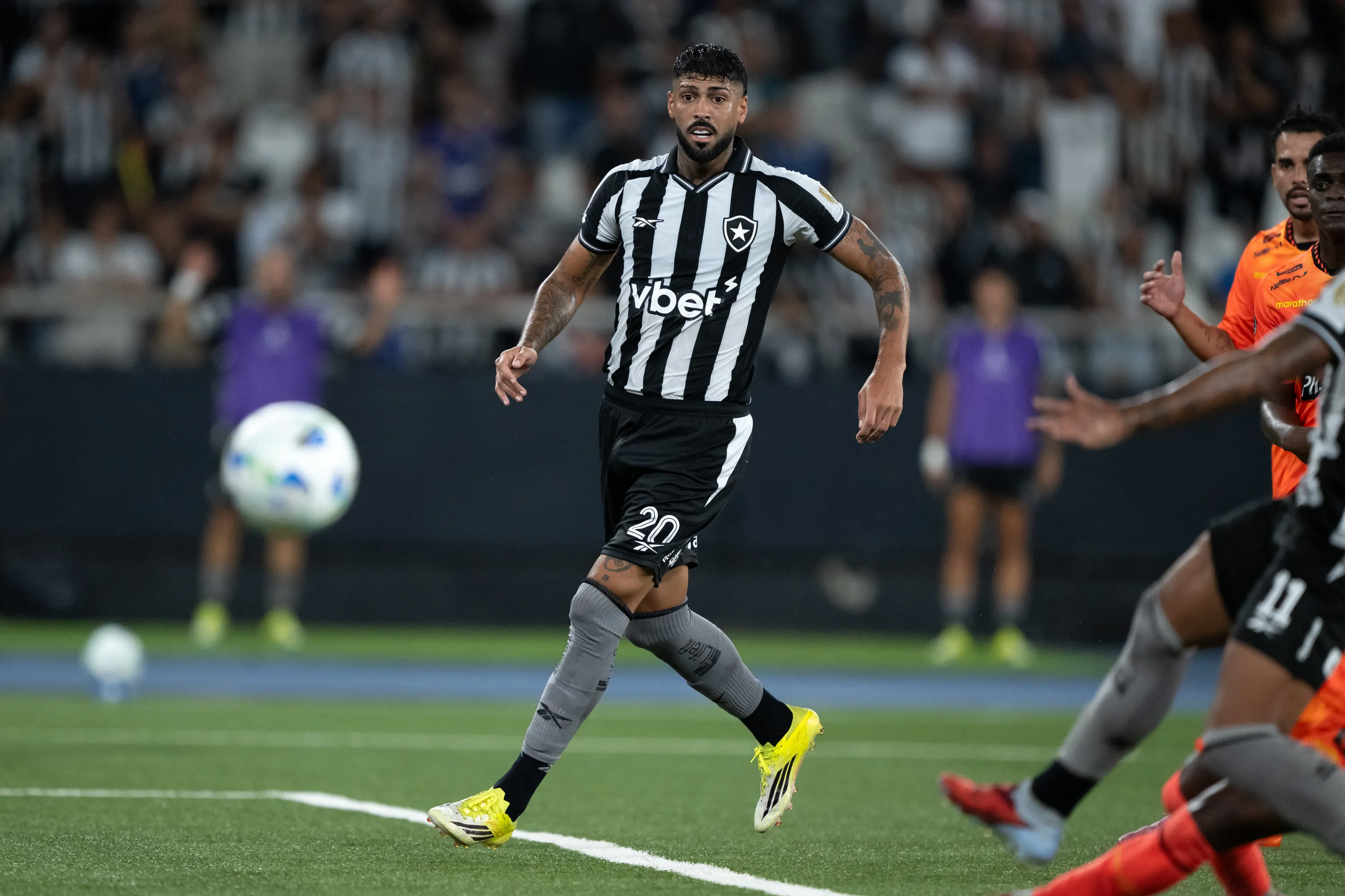 Barboza, jogador do Botafogo, durante partida contra o Barcelona de Guayaquil  – Foto: Jorge Rodrigues/AGIF