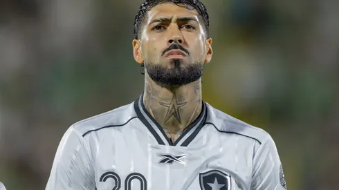 SC – CHAPECO – 18/04/2026 – BRASILEIRO A 2026, CHAPECOENSE X BOTAFOGO – Alexander Barboza jogador do Botafogo durante partida contra o Chapecoense no estadio Arena Conda pelo campeonato Brasileiro A 2026. Foto: Liamara Polli/AGIF