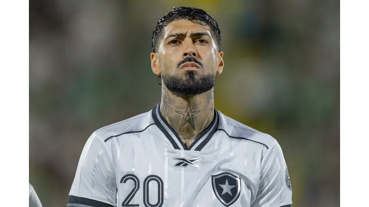 SC - CHAPECO - 18/04/2026 - BRASILEIRO A 2026, CHAPECOENSE X BOTAFOGO - Alexander Barboza jogador do Botafogo durante partida contra o Chapecoense no estadio Arena Conda pelo campeonato Brasileiro A 2026. Foto: Liamara Polli/AGIF