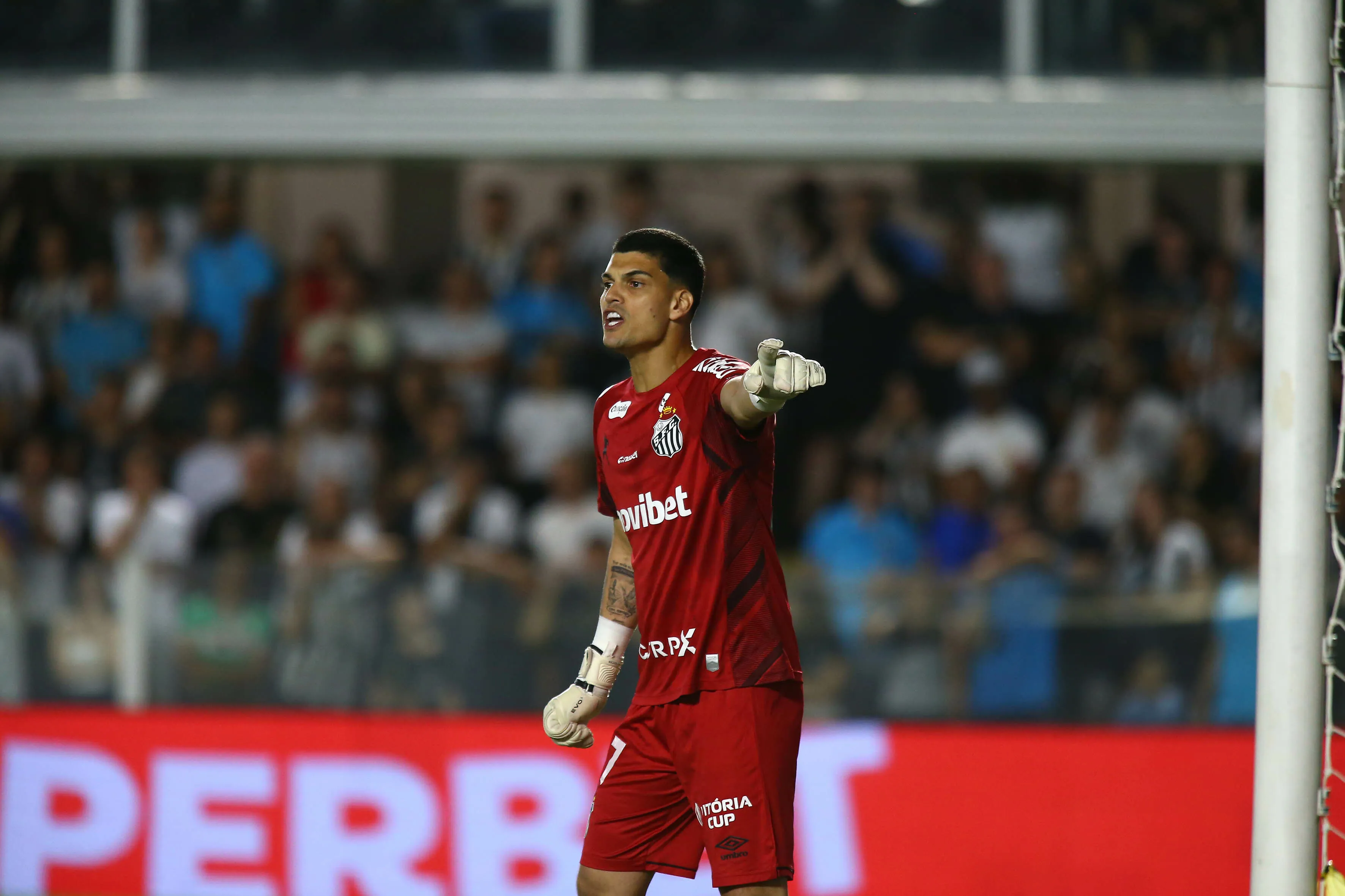 Gabriel Brazão atuando no Santos – Foto: Mauricio De Souza/AGIF