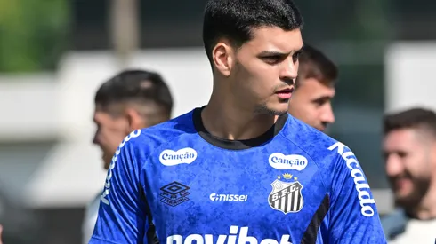 SP - SANTOS - 17/04/2026 - SANTOS, TREINO - Brazao jogador do Santos durante chegada do time para treino no Centro de Treinamento CT Rei Pele. Foto: Jota Erre/AGIF