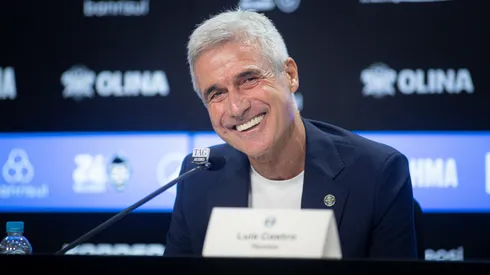 RS - PORTO ALEGRE - 22/12/2025 - GREMIO, APRESENTACAO DE LUIS CASTRO - Luis Castro fala aos jornalista durante sua apresentacao oficial como tecnico do Gremio em coletiva de imprensa realizada no Arena do Gremio. Foto: Maxi Franzoi/AGIF