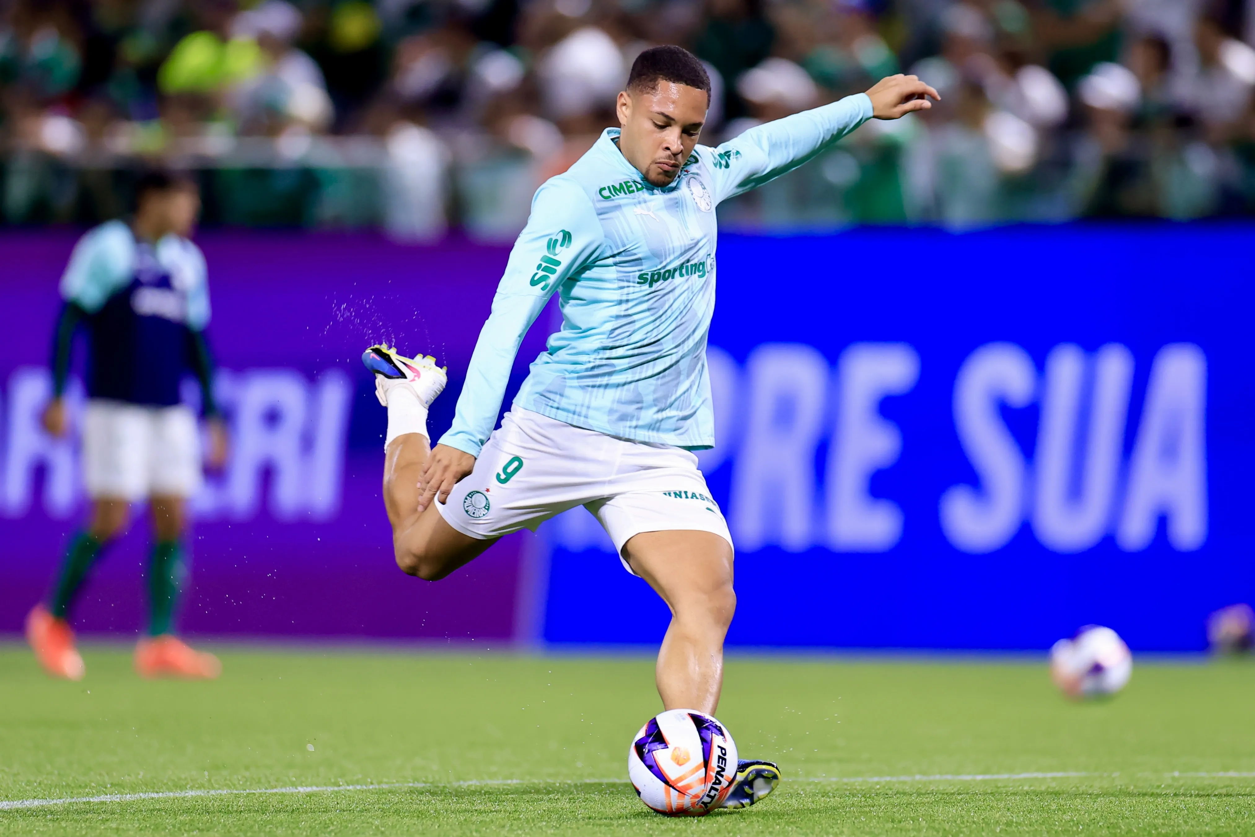 Vitor Roque atuando no Palmeiras –  Foto: Marcello Zambrana/AGIF