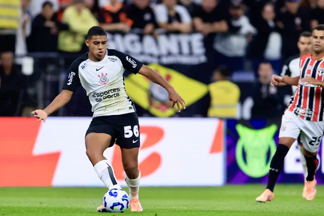 Gui Negão durante partida contra o São Paulo no Campeonato Brasileiro de 2025. Foto: Marcello Zambrana/AGIF