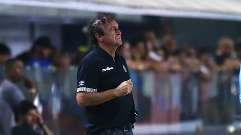Cuca tecnico do Santos durante partida contra o Coritiba no estadio Vila Belmiro pelo campeonato Copa Do Brasil 2026. Foto: Mauricio De Souza/AGIF