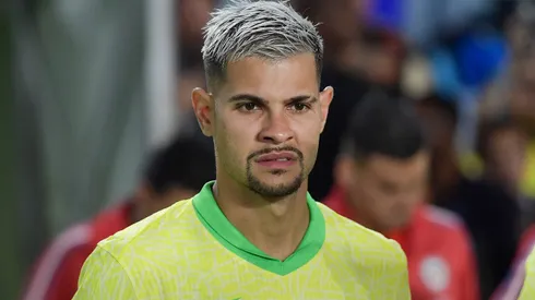 Bruno Guimarães durante confronto contra o Chile na Eliminatórias da Copa do Mundo.