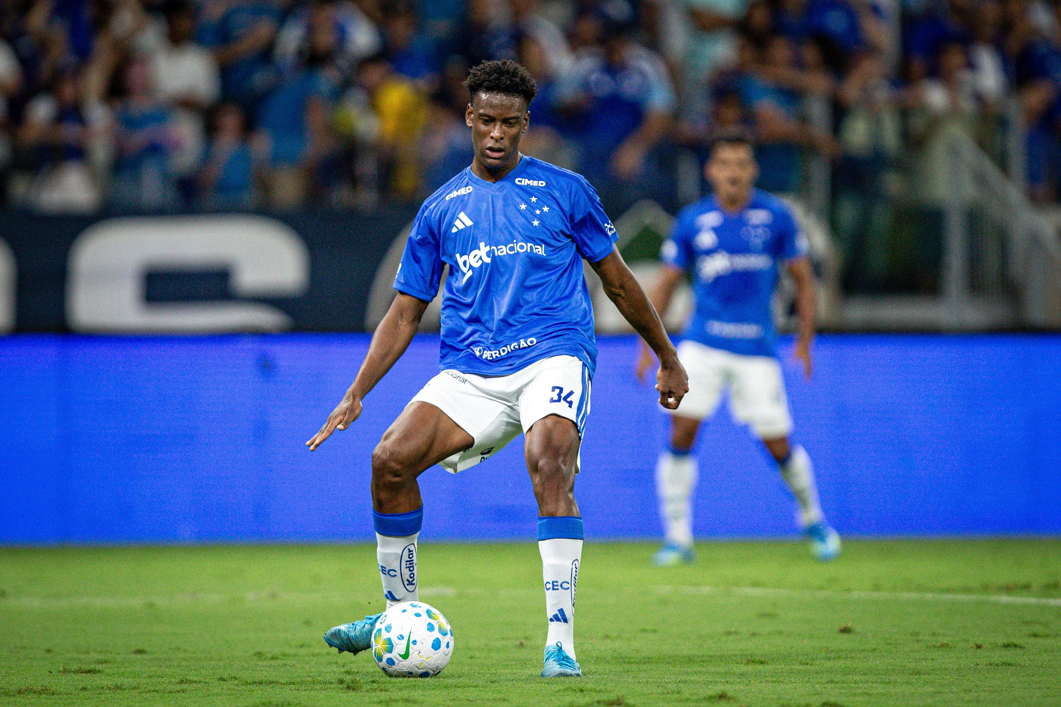Jonathan Jesus  jogador do Cruzeiro durante partida contra o Bragantino no estadio Mineirao pelo campeonato Brasileiro A 2026. Foto: Fernando Moreno/AGIF