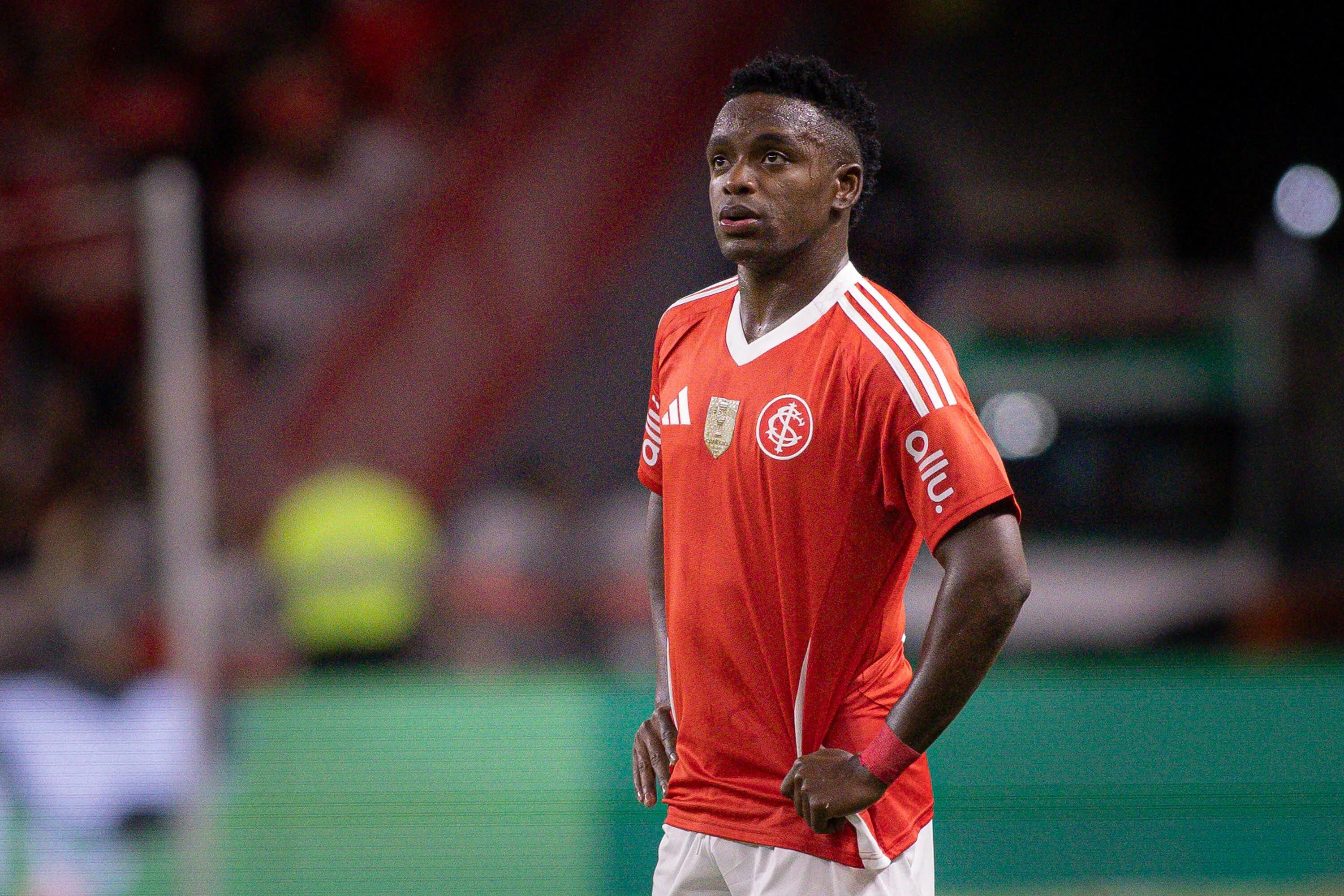 – Johan Carbonero jogador do Internacional durante partida contra o [EQUIPE 2] no estadio Beira-Rio pelo campeonato Gaucho 2026. Foto: Maxi Franzoi/AGIF