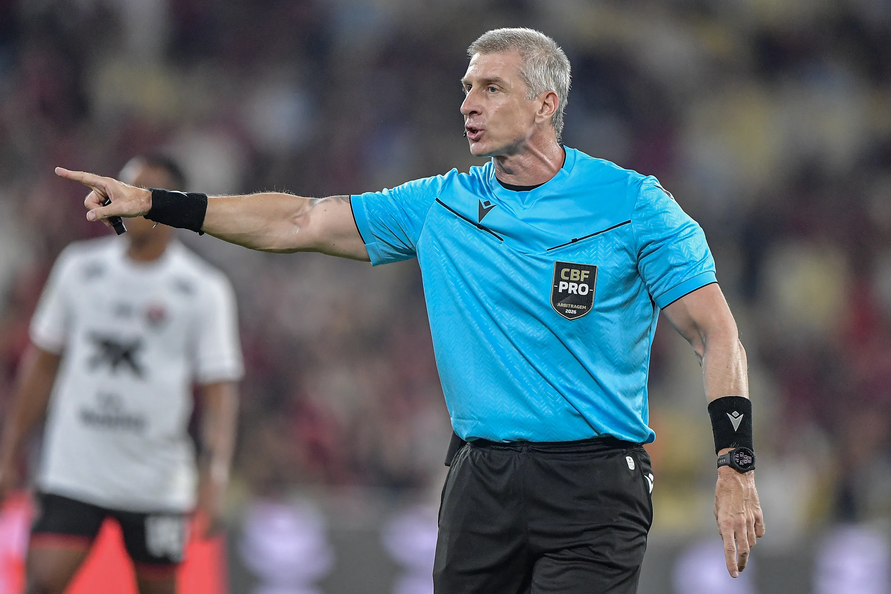 RJ – RIO DE JANEIRO – 22/04/2026 – COPA DO BRASIL 2026, FLAMENGO X VITORIA – O arbitro Anderson Daronco durante partida entre Flamengo e Vitoria no estadio Maracana pelo campeonato Copa Do Brasil 2026. Foto: Thiago Ribeiro/AGIF