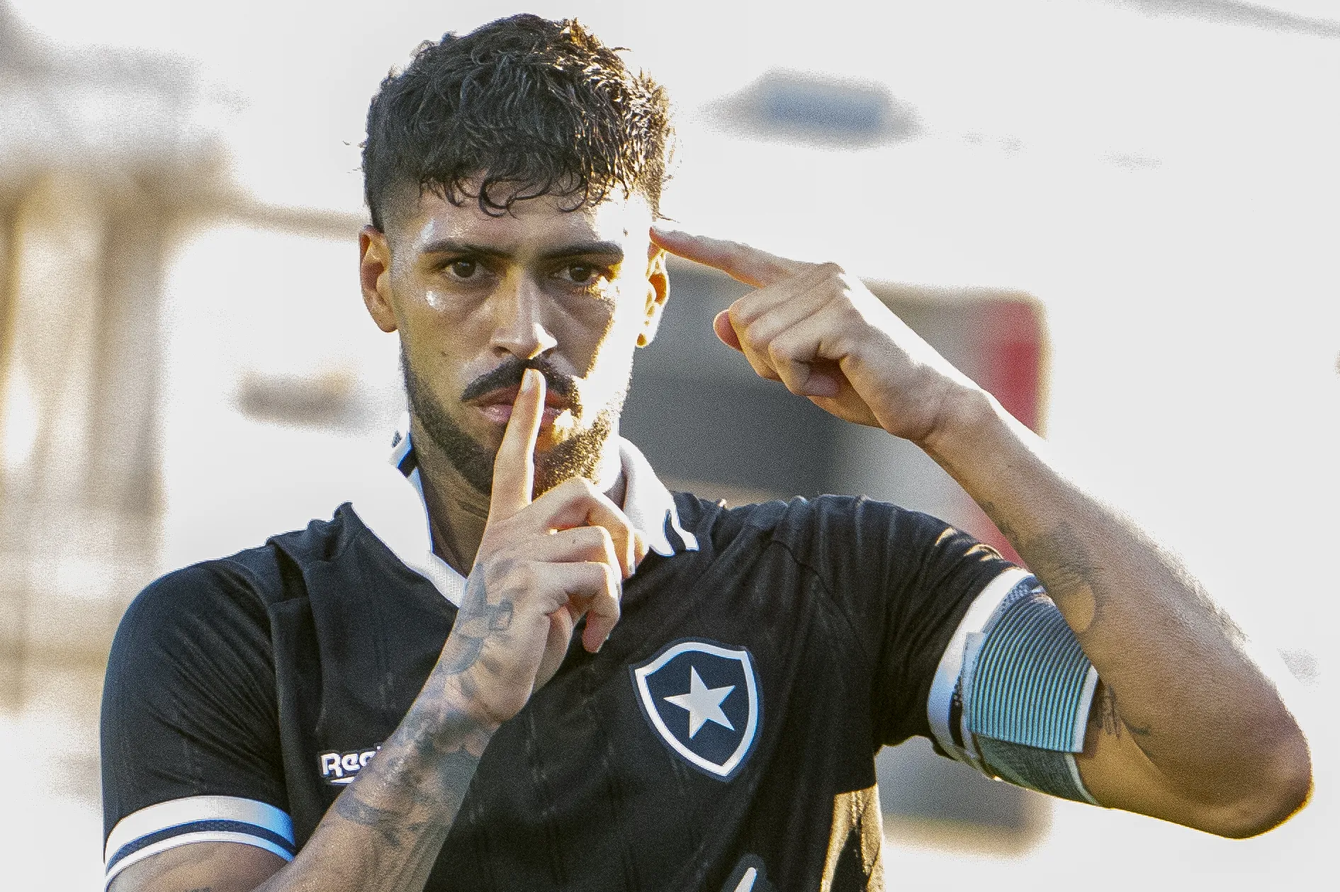 Alexander Barboza em partida pelo Botafogo. Foto: Anderson Romão/AGIF