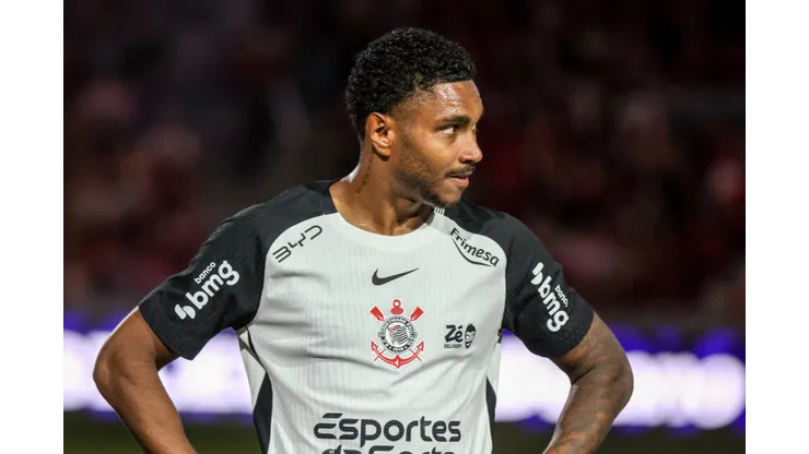 PR - CURITIBA - 19/02/2026 - BRASILEIRO A 2026, ATHLETICO-PR X CORINTHIANS - Vitinho jogador do Corinthians durante partida contra o Athletico-PR no estadio Arena da Baixada pelo campeonato Brasileiro A 2026. Foto: Robson Mafra/AGIF