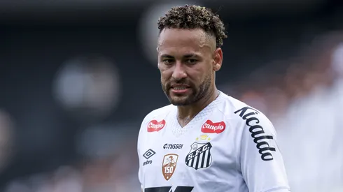 Neymar em campo pelo Santos. (Photo by Ricardo Moreira/Getty Images)