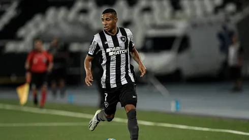 Victor Sa jogador do Botafogo durante partida contra o Defensa y Justicia no estadio Engenhao pelo campeonato Copa Sul-Americana 2023.