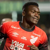 Corinthians entra em disputa com o Flamengo e Viveros, do Athletico-PR