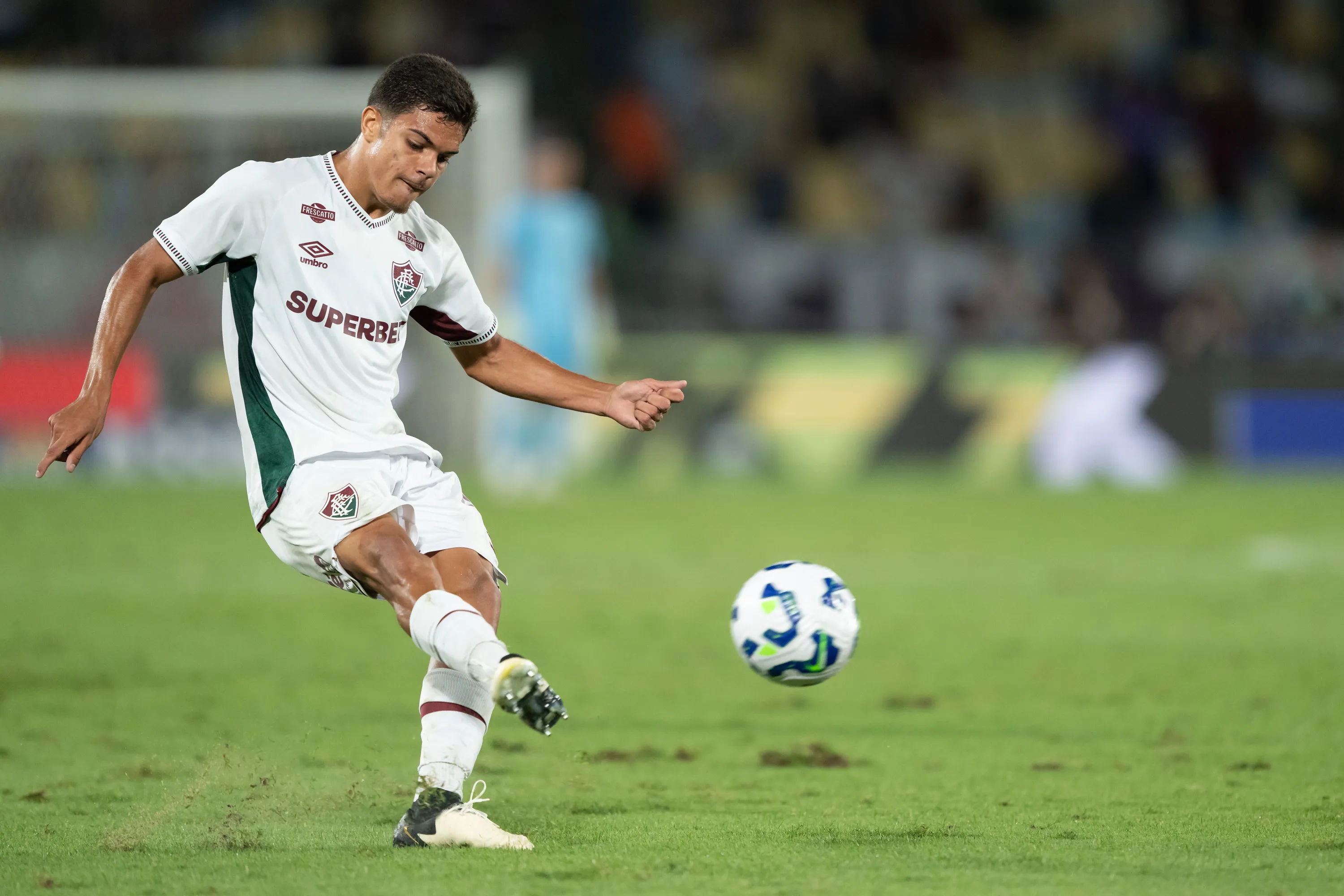 RJ – RIO DE JANEIRO – 13/09/2025 – BRASILEIRO A 2025, FLUMINENSE X CORINTHIANS – Julio Fidelis jogador do Fluminense durante partida contra o Corinthians no estadio Maracana pelo campeonato Brasileiro A 2025. Foto: Jorge Rodrigues/AGIF