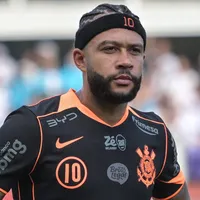 Memphis volta a treinar no campo e pode jogar em Corinthians x Vasco