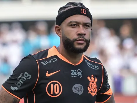 Memphis volta a treinar no campo e pode jogar em Corinthians x Vasco