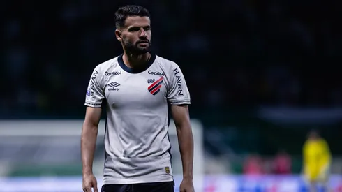 Jadson, volante do Athletico-PR. Foto: Ettore Chiereguini/AGIF