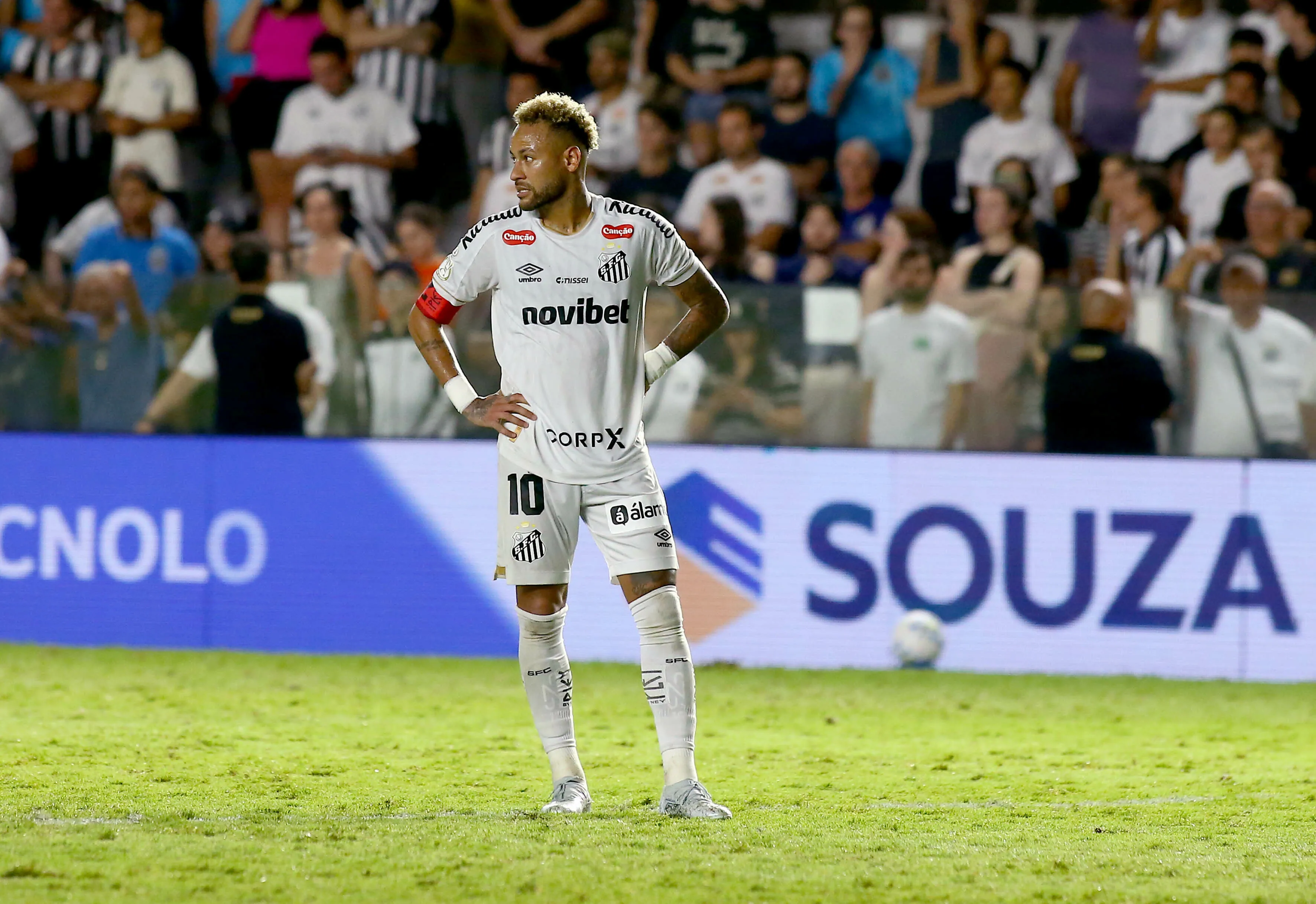 Neymar jogador do Santos durante partida contra o Coritiba no estadio Vila Belmiro pelo campeonato Copa Do Brasil 2026. Foto: Mauricio De Souza/AGIF