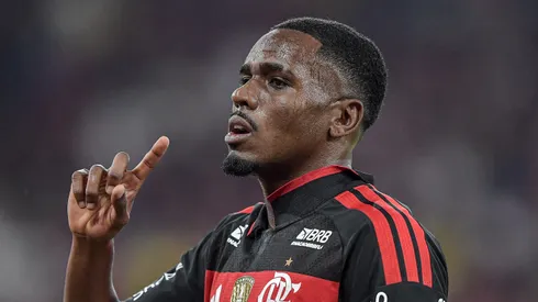 Evertton Araújo chama atenção no Flamengo.