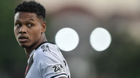 RJ – RIO DE JANEIRO – 05/10/2025 – BRASILEIRO A 2025, VASCO X VITORIA – Matheus Franca jogador do Vasco durante partida contra o Vitoria no estadio Sao Januario pelo campeonato Brasileiro A 2025. Foto: Thiago Ribeiro/AGIF