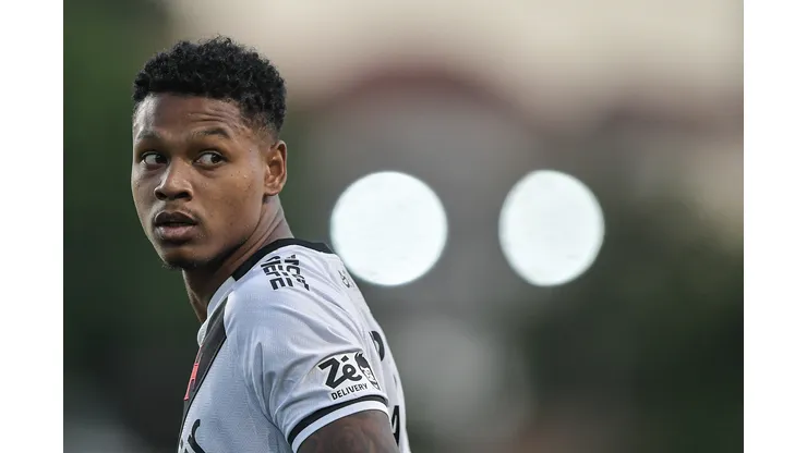 RJ - RIO DE JANEIRO - 05/10/2025 - BRASILEIRO A 2025, VASCO X VITORIA - Matheus Franca jogador do Vasco durante partida contra o Vitoria no estadio Sao Januario pelo campeonato Brasileiro A 2025. Foto: Thiago Ribeiro/AGIF