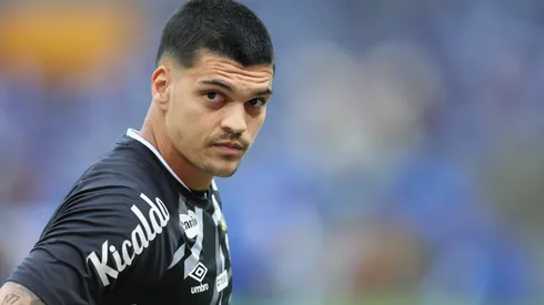 MG – BELO HORIZONTE – 22/03/2026 – BRASILEIRO A 2026, CRUZEIRO X SANTOS – Gabriel Brazao jogador do Santos durante aquecimento antes da partida contra o Cruzeiro no estadio Mineirao pelo campeonato Brasileiro A 2026. Foto: Gilson Lobo/AGIF