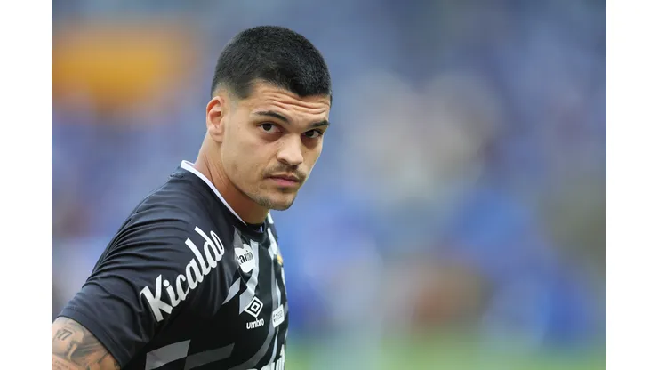 MG - BELO HORIZONTE - 22/03/2026 - BRASILEIRO A 2026, CRUZEIRO X SANTOS - Gabriel Brazao jogador do Santos durante aquecimento antes da partida contra o Cruzeiro no estadio Mineirao pelo campeonato Brasileiro A 2026. Foto: Gilson Lobo/AGIF