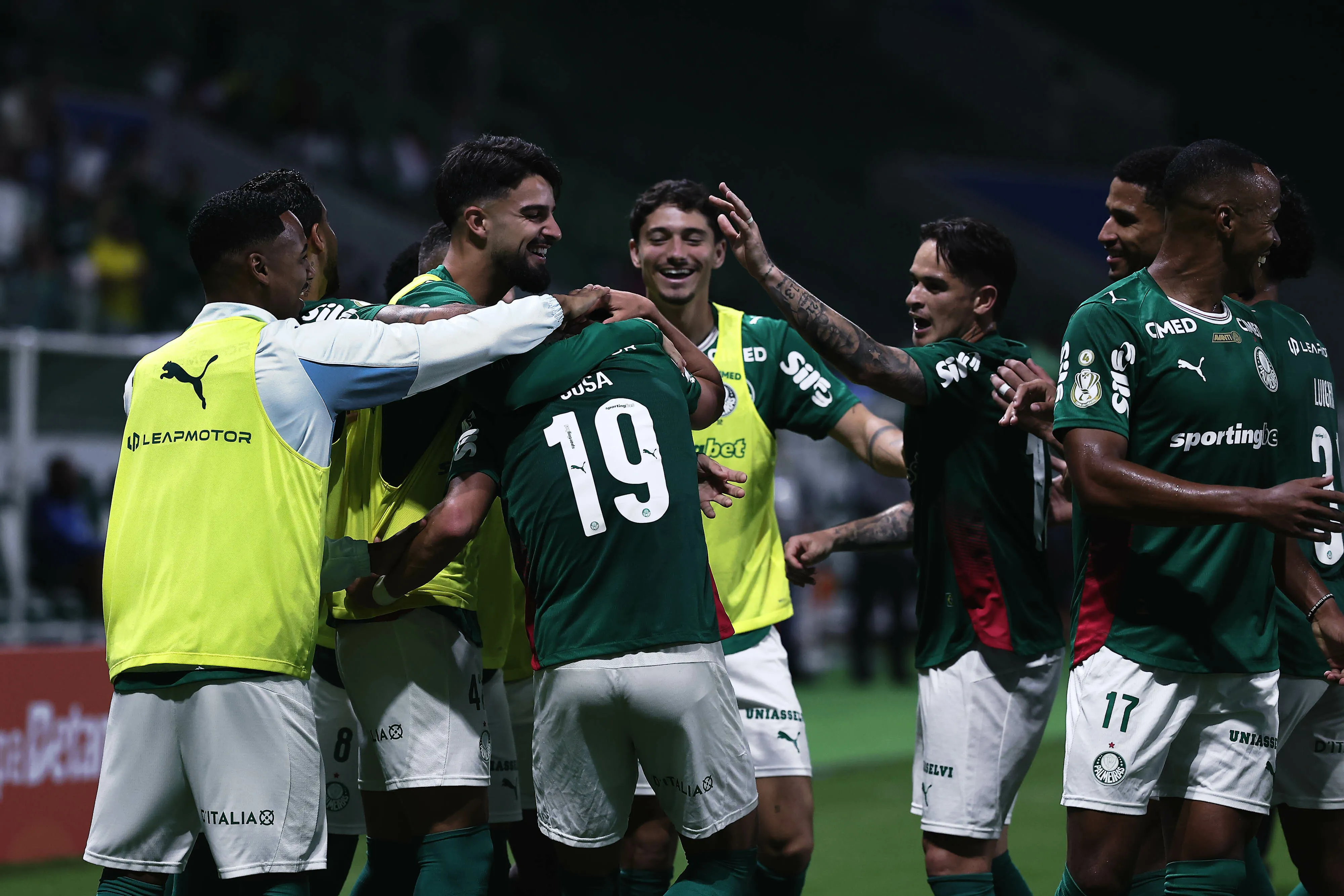 SP – SAO PAULO – 23/04/2026 – COPA DO BRASIL 2026, PALMEIRAS X JACUIPENSE – Sosa jogador do Palmeiras comemora seu gol com jogadores do seu time durante partida contra o Jacuipense no estadio Arena Allianz Parque pelo campeonato Copa Do Brasil 2026. Foto: Ettore Chiereguini/AGIF