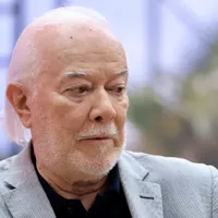 Harry Massis tenta expulsar Olten Ayres do São Paulo