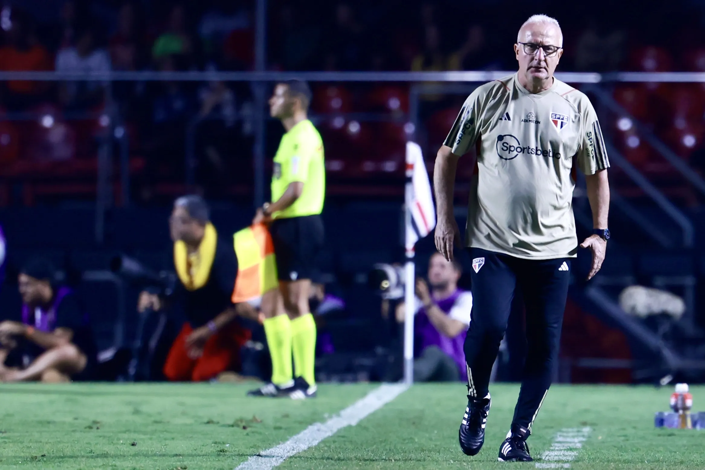 Dorival comandando o São Paulo em 2023 – Foto: Marcello Zambrana/AGIF